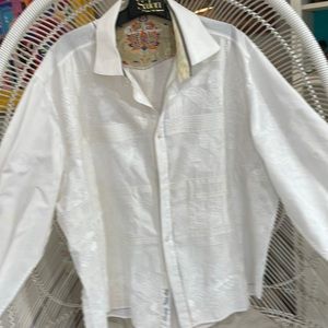 Men’s Robert Graham button-down long sleeve shirt. Beautiful stitching